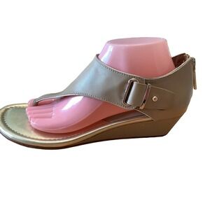 DONALD J PLINER “DIAN” BEIGE LEATHER ZIP BACK WEDGE SANDALS 10M NWT